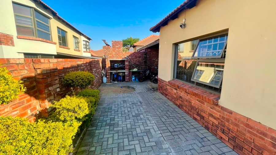 3 Bedroom Property for Sale in Waterval East North West